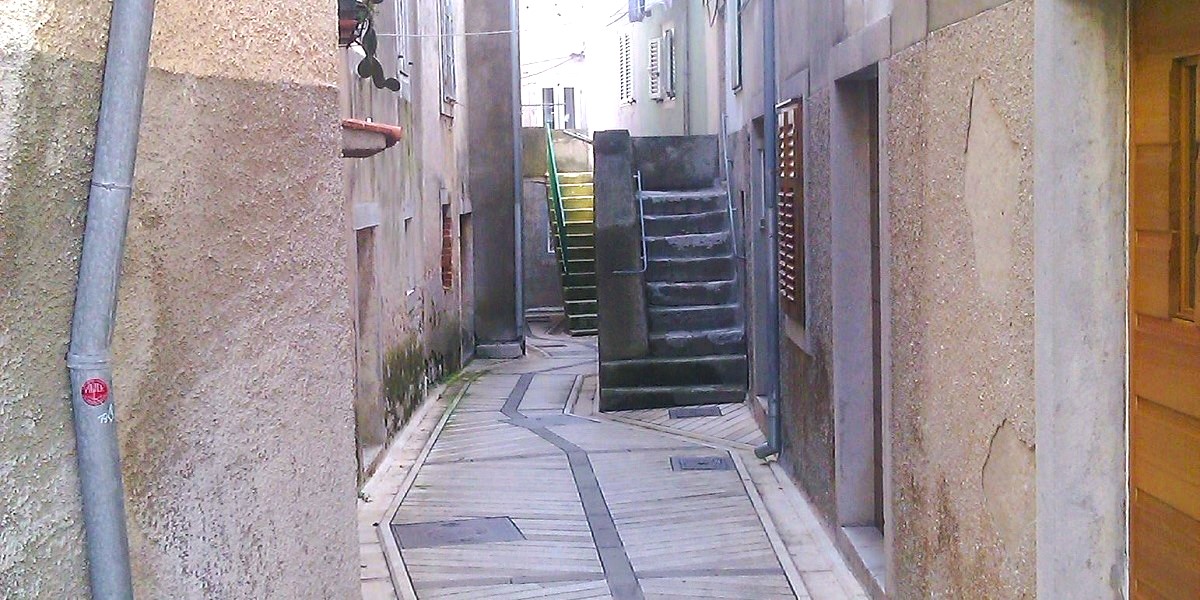 Narrow street in Cres town